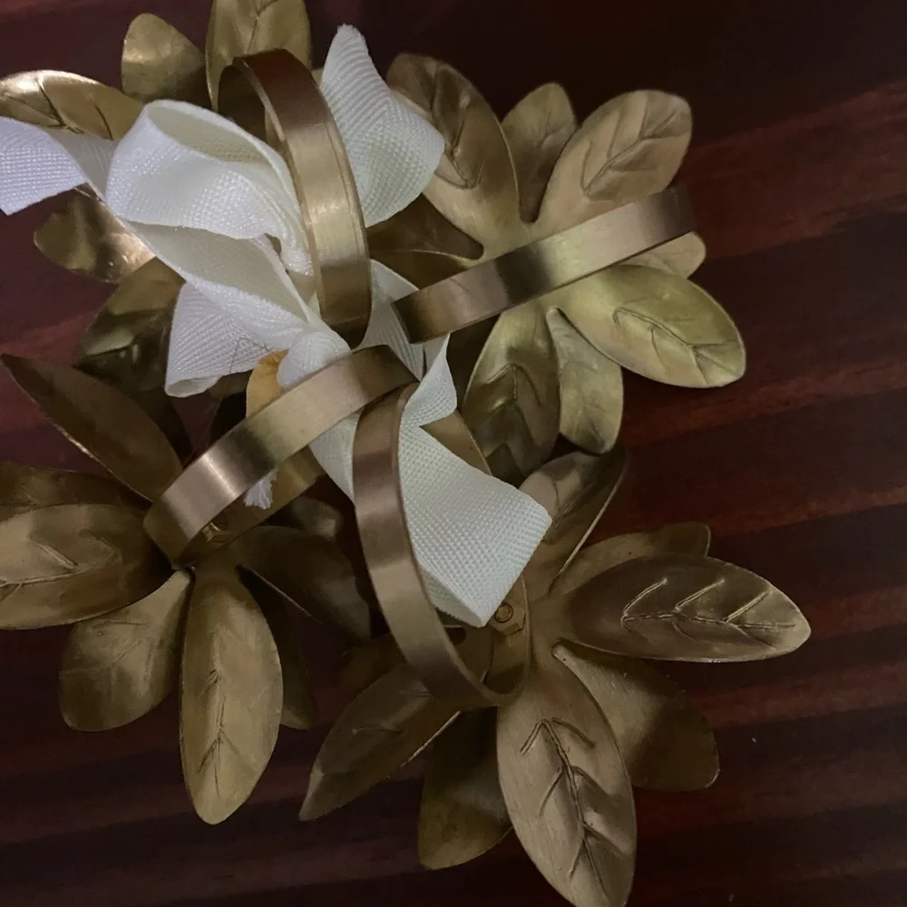 Pottery Born Set Of 4 Gold Leaf Poinsettia Floral Festive Holiday Napkin Rings